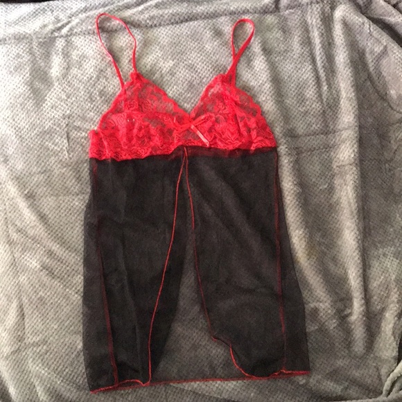 💚 $5 Black and Red Chemise with matching Thong - Picture 2 of 4